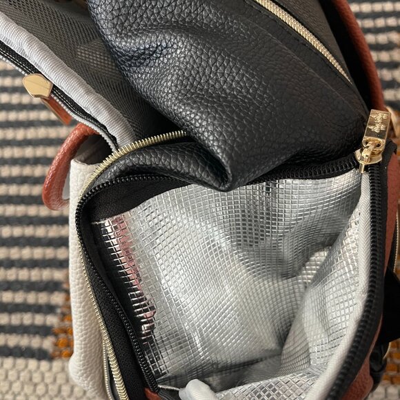 Itzy Ritzy Large Diaper Bag | Coffee & Cream | Barely used but needs new zipper - Picture 6 of 7